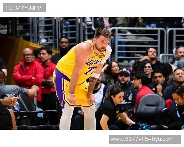 小里若成湖人核心却防守乏力球队争冠之路将面临严峻挑战