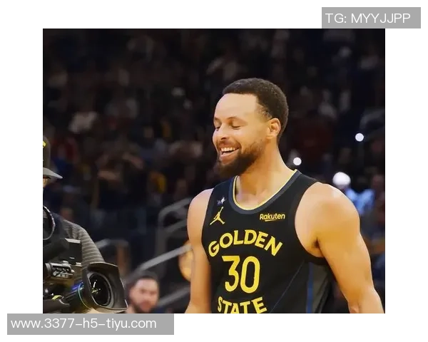 库里21分钟内狂砍31分31科尔笑容满面与其相视而笑